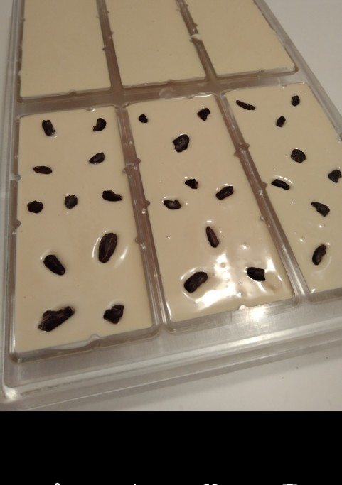 CHOCOLATE BLANCO CON NIBS